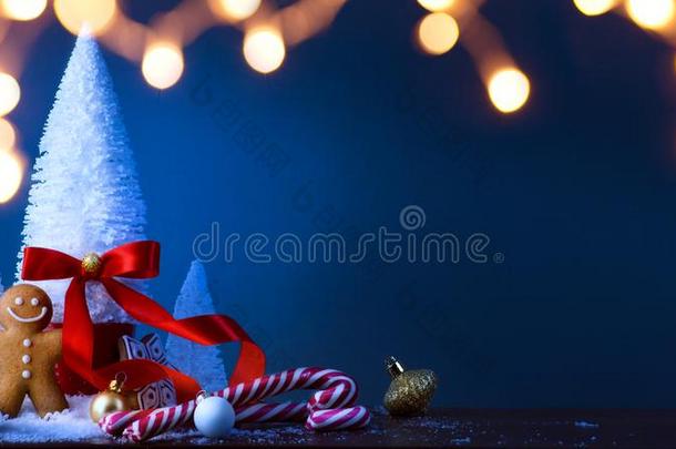 艺术圣诞节糖果和圣诞节树装饰