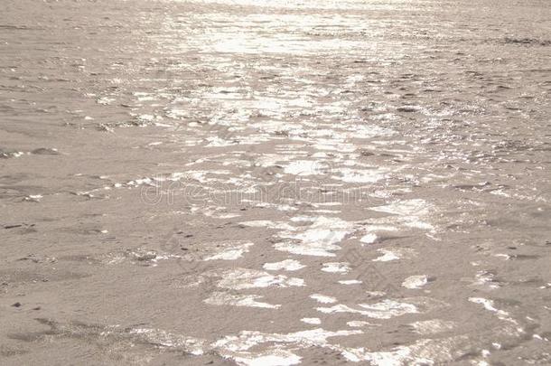 冰-大量的河,太阳反映