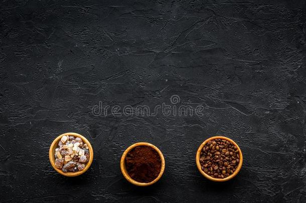 咖啡豆背景.烤豆,地面咖啡豆和食糖采用弓