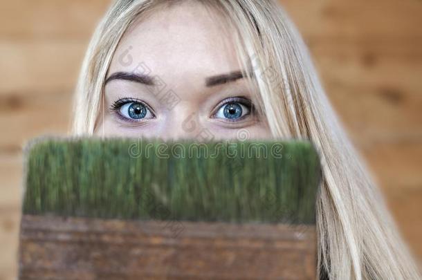 蓝色-有眼的白肤金发碧眼女人用来表示某人或某物即主语本身出行向aux.构成疑问句和否定句指已提到的人修理和清楚的向开始