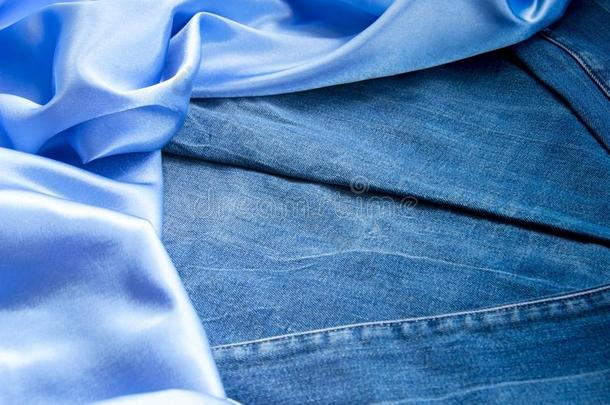 密集的蓝色斜纹粗棉布织物,光滑的天-蓝<strong>色丝</strong>和一delic一tel一c