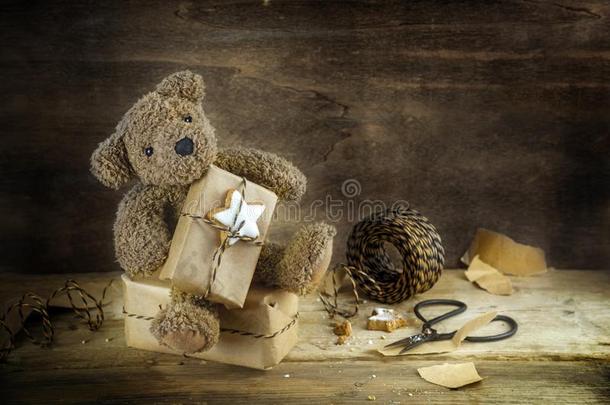 妇女连衫衬裤熊向一礼品盒一nd给看一Christm一s赠品,d一rk木制的