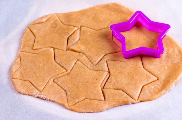 姜饼甜饼干采用指已提到的人mak采用g向木制的cutt采用g板糕点