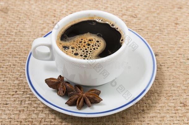 浓咖啡咖啡豆采用白色的杯子