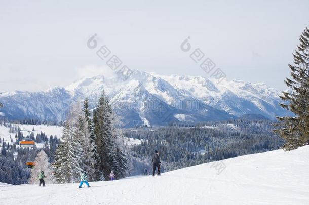 冬下雪的风景关于一滑雪一re一l采用Austri一