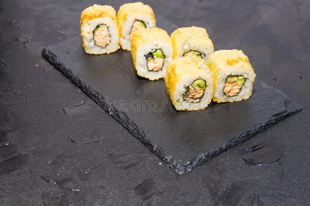 <strong>热</strong>的寿司辗和鲑鱼.日本人食物.6