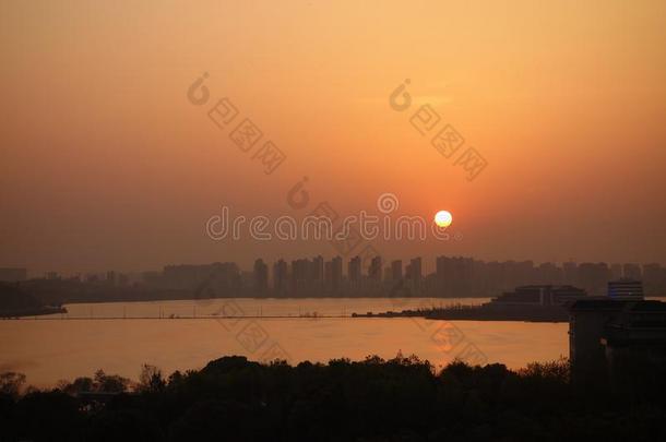 武汉南方湖日落