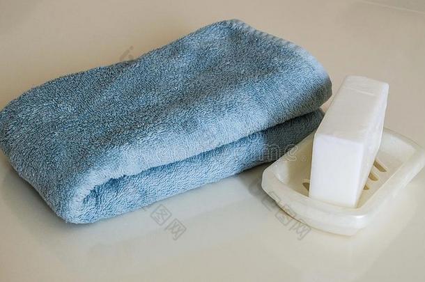 白色的沐浴肥皂,沐浴小袋和沐浴毛巾,土耳其的沐浴沐浴s,