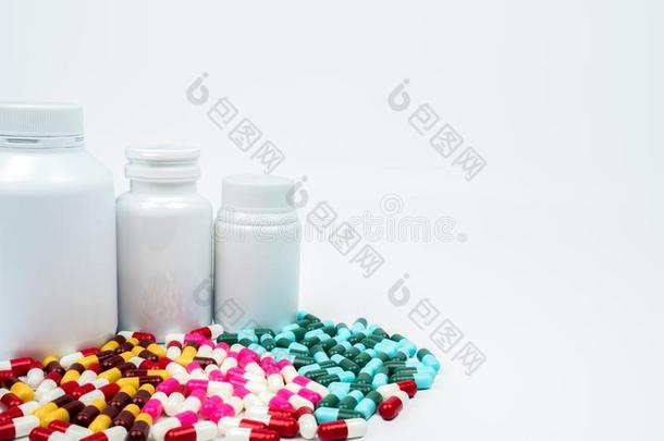 抗生素<strong>胶囊</strong>药丸和塑料制品瓶子和空白的<strong>标签</strong>