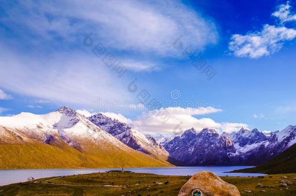 年Baoyu雪山