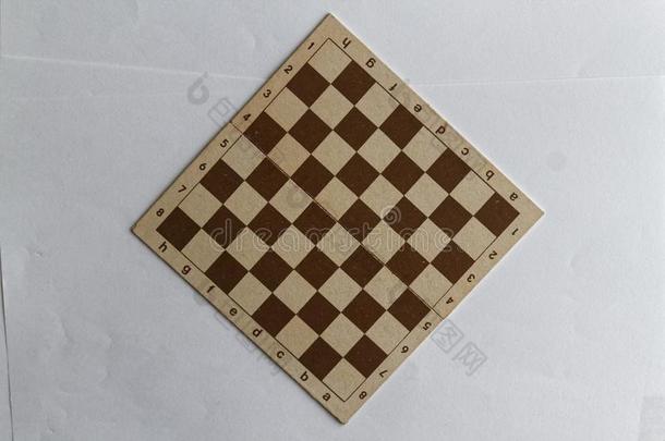 木制的棋板和钢棋一件,向板