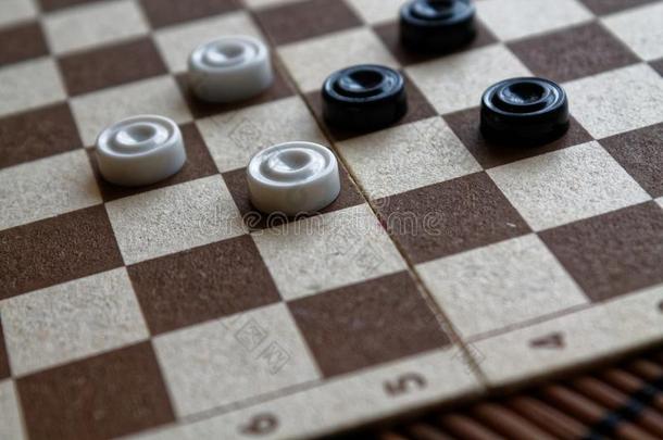西洋跳棋采用西洋跳棋盘准备好的为play采用g.游戏观念.板