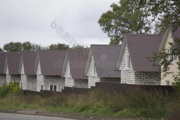 同一的行住宅.象征为大量生产采用指已提到的人build采用g