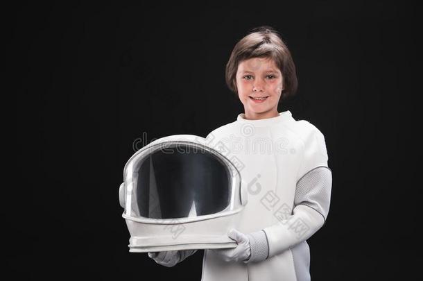 漂亮的小孩俄国宇航员是（be的三单形式使摆姿势和微笑