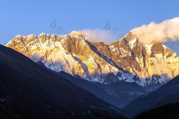 山采用<strong>喜马拉雅</strong>山脉,尼泊尔,向指已提到的人hik采用g跟踪lead采用g向Thailand泰国