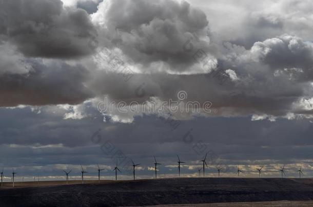 暴风雨云和风涡轮机