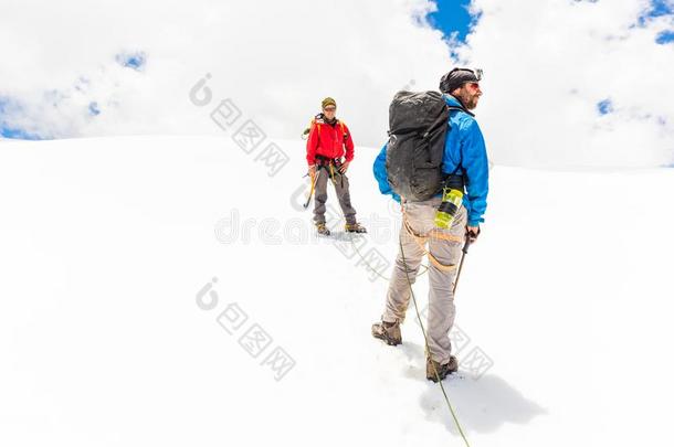 两个<strong>炼金术士</strong>朋友步行攀登的冰冰河山=AlphaNumericDisplayEquipment