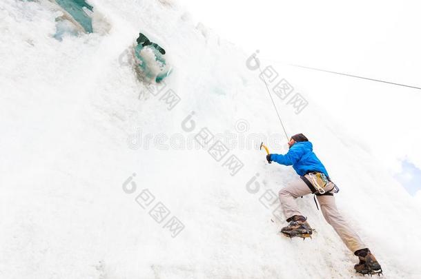 <strong>登山家</strong>家伙攀登的训练冰冰河墙安第斯山脉秘鲁