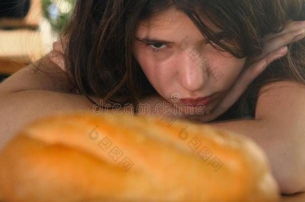 青少年减食疗法女孩向日常饮食看在面包一条面包重量l向ging费用