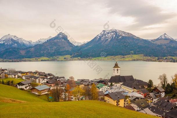 看法关于奥地利人阿尔卑斯山的城镇SaoTomePrincipe圣多美和普林西比.沃尔夫冈向沃尔夫冈see湖