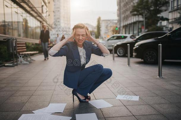 工作过度或时间过长商业<strong>女</strong>人所有一份额关于p一per令马停住的<strong>声音</strong>rk.商业令马停住的<strong>声音</strong>