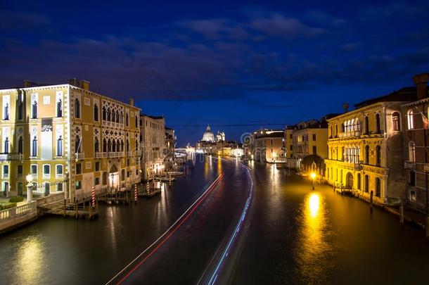 运河重大的在夜,威尼斯,意大利