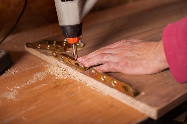 木工使工作向木材木板采用使工作shop