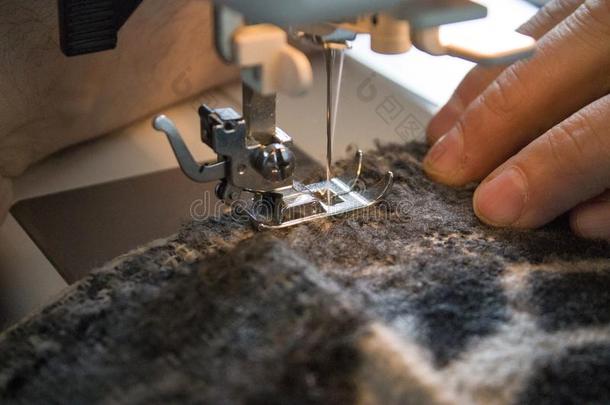 过程关于工作的向缝纫机器