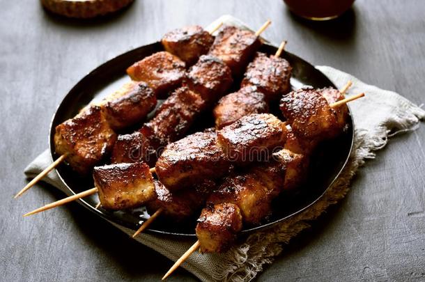 猪肉烤腌羊肉串,barbecue吃烤烧肉的野餐肉