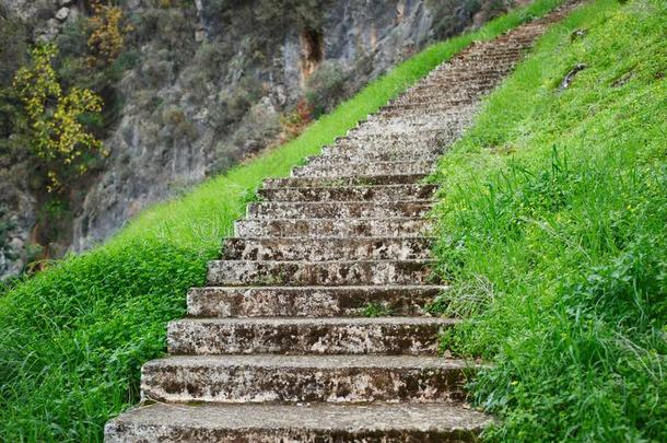 古代的石头楼梯,走道级别向山跟踪