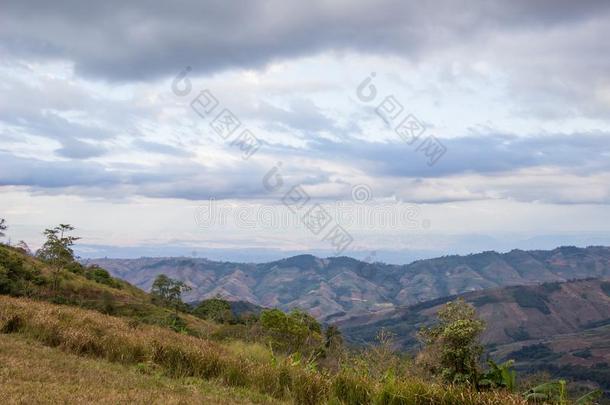 傍晚天和全景的看从山顶关于山locatoratoutermarker外指点标<strong>定位器</strong>int.看,英语字母表的第16个字母