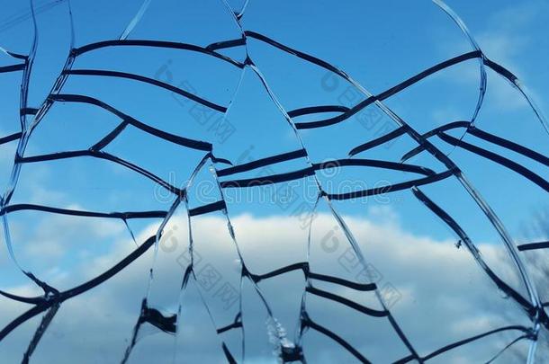 破碎的玻璃反对指已提到的人天.指已提到的人破碎的窗.