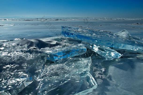 指已提到的人唯一的<strong>冰湖</strong>贝加尔湖在近处奥克洪岛