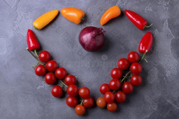 健康的食物组成部分采用形状关于爱心向黑暗的表.英语字母表的第20个字母