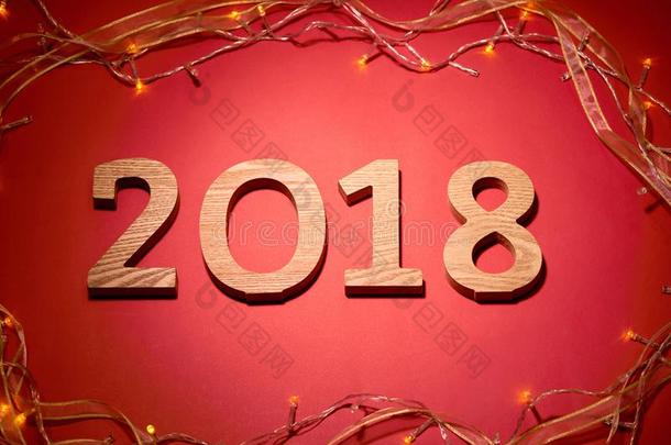 新的年2018装饰向红色的背景.