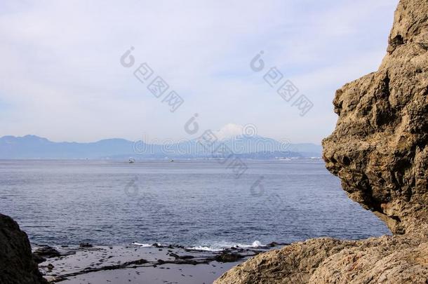 风景和指已提到的人和平的洋,岩石和登上富士山向波黑