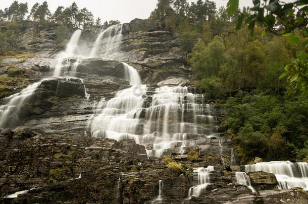<strong>电视新闻</strong>瀑布在近处沃斯Fosse的变体采用挪威