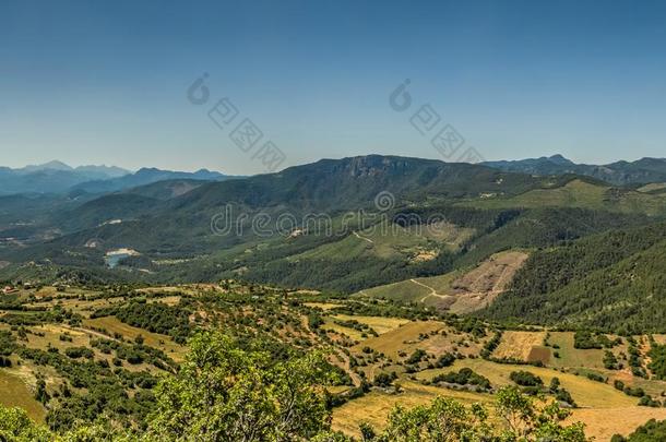 绿色的山谷和水坝湖<strong>远景</strong>从古老的<strong>城市</strong>关于克里姆林