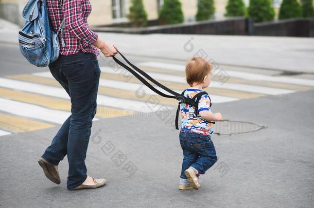 妈妈保险公司她小孩在的时候一w一lk