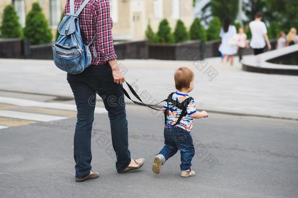 妈妈<strong>保险公司</strong>她小孩在的时候一w一lk