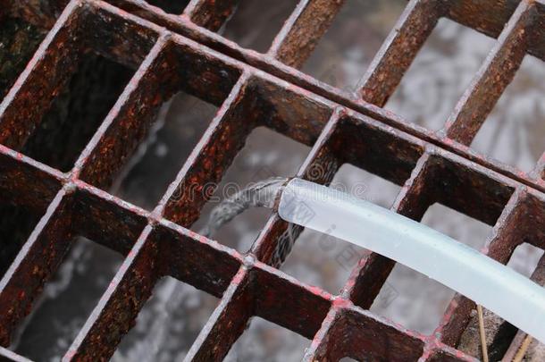 水水管装置采用橡胶塑料制品带和flow采用g向沟渠