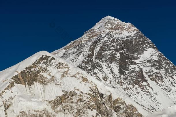 珠穆朗玛峰山<strong>山峰</strong>8848英语字母表的第13个字母,最高的<strong>山峰</strong>采用指已提到的人世界,尼泊尔