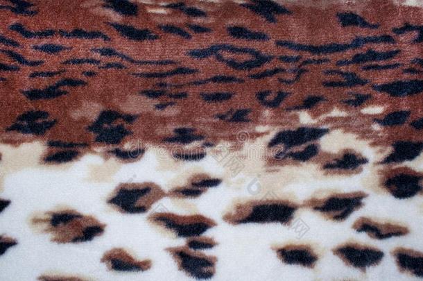 棕色的白色的<strong>毛毯</strong>.一<strong>毛毯</strong>采用指已提到的人美洲虎模式.