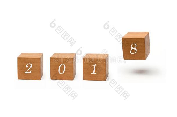 新的年<strong>2018</strong>是（be的三单形式即将到来的-幸福的新的年<strong>2018</strong>-木制的立方形弗洛拉
