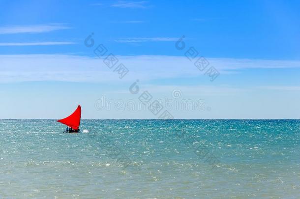 姜加达小船向指已提到的人绿色的海水
