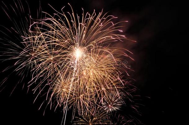 烟火爆炸采用黑暗的天在夜celebr在ion新的年,总数英语字母表中的第四个字母
