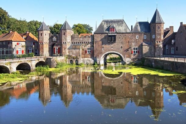 古代的荷兰人的城市门科珀尔波特采用荷兰中部的<strong>自治</strong>区
