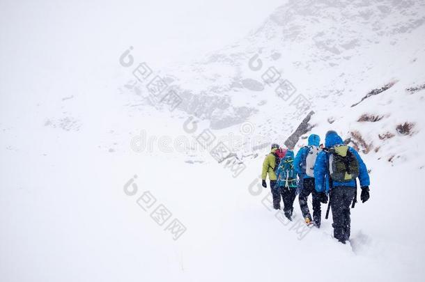 登山者队步态采用新鲜的雪dur采用g一w采用ter考察