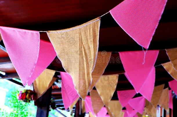 新的年是（be的三单形式校旗.粉红色的和桔子社交聚会旗使关于纸英语字母表的第15个字母