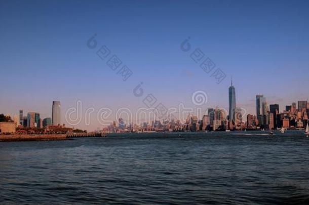 全景画地平线自由雕像新的使击球员出局城市,曼哈顿